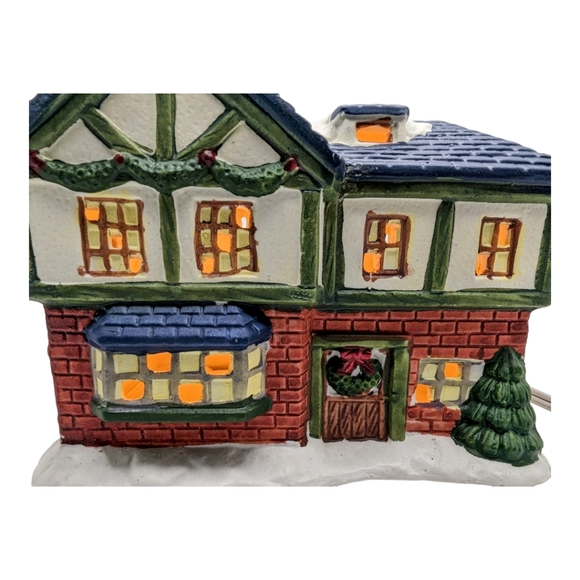 Winter Valley Cottages Porcelain Lighted House - Picture 3 of 4